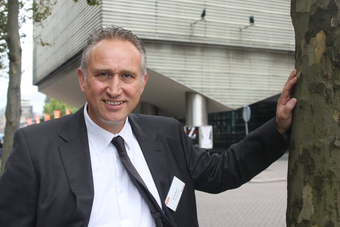 Dr Niels Mulder