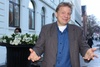 Øystein Eiring gestikulerer