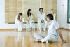 Gruppeterapi (COLOURBOX1115186) - © Ill. Colourbox Fem personer i en gruppe.